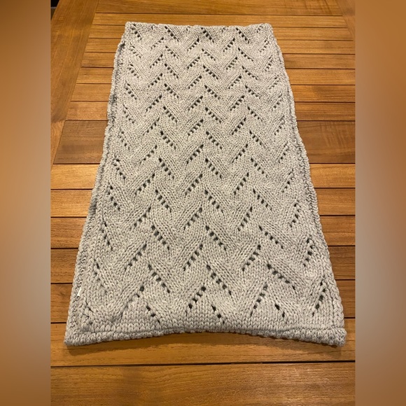 NEW Banana Republic Scarf - Picture 2 of 10